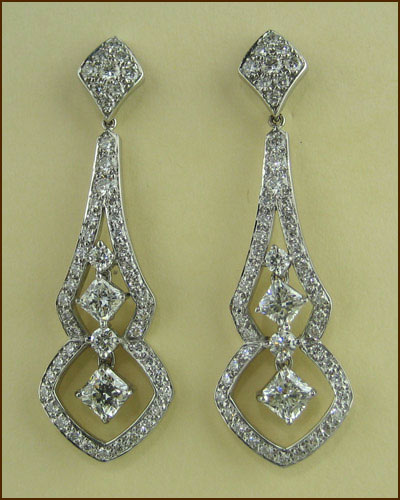 18k Enticing Diamond Earrings 893-935