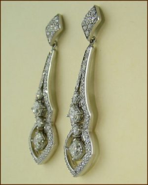 18k Enticing Diamond Earrings 893-935 side