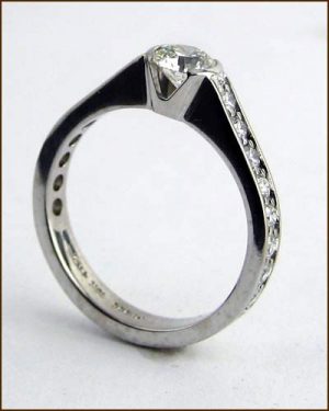 18k White Gold Favored Ring side