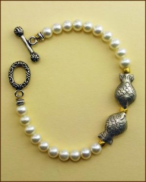 Silver Pearl Fish Bracelet B2001